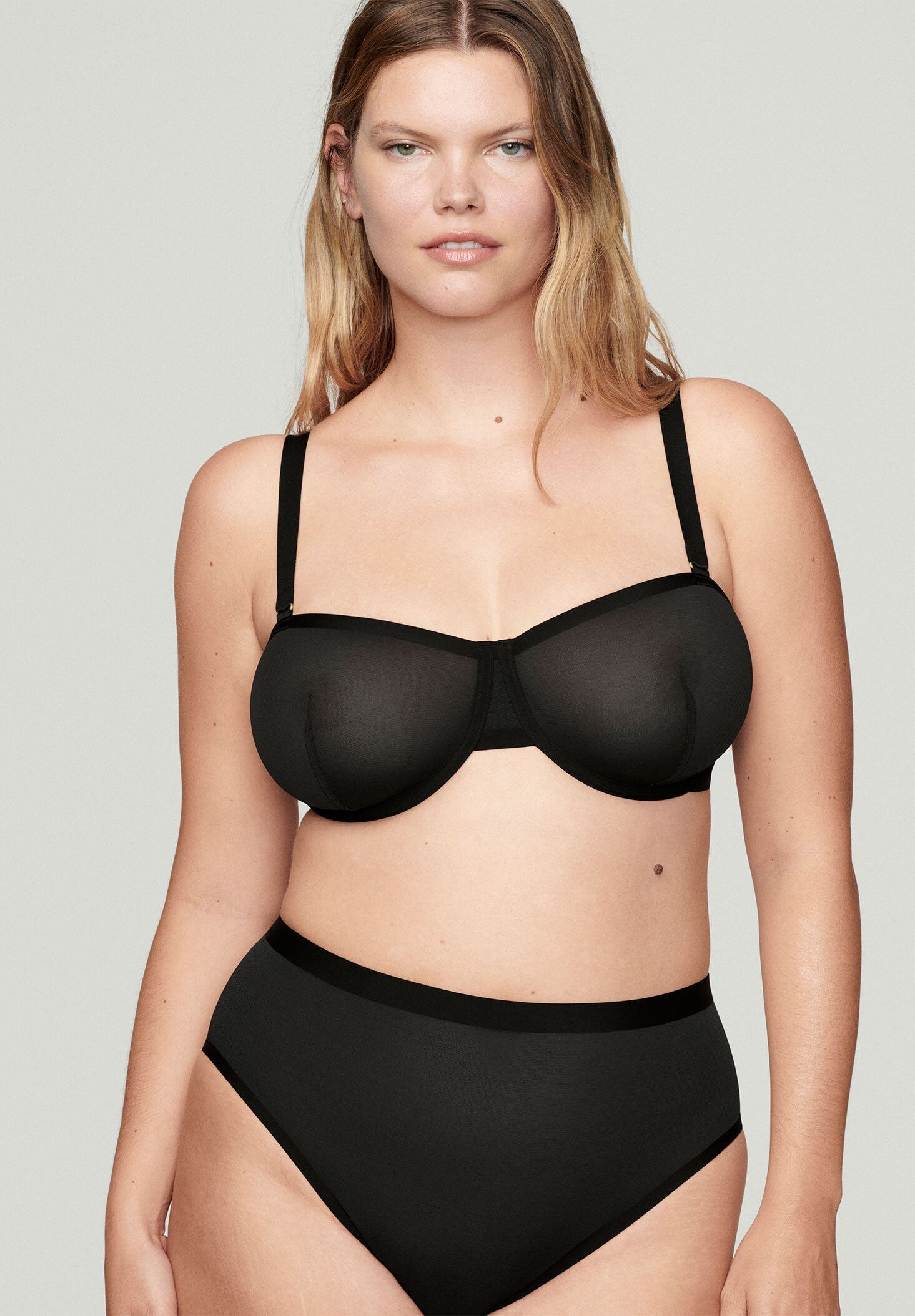 TOMAS MARSHAL Push up Bras for Women - Everyday Padded Underwire Deep  Plunging Balconette Bra 36C Black : : Clothing, Shoes & Accessories